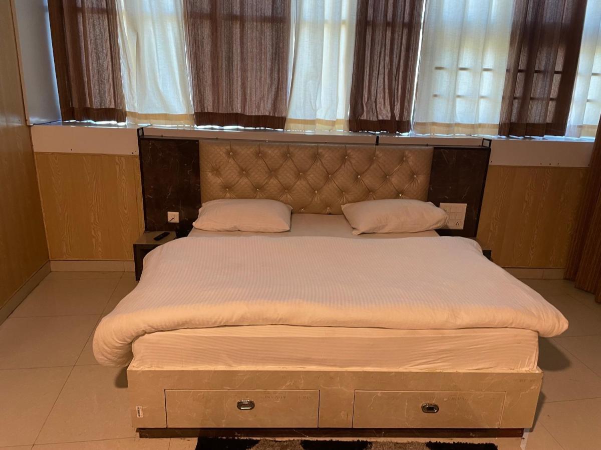Jai Maa Bhagwati Hotel Pithorāgarh Eksteriør bilde